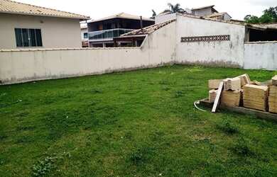 Imagem: A casa possui 4 Dormitórios, 2 Banheiros, 3 Vagas na garagem