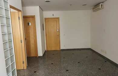 Imagem: O depósito possui 1 Vaga na garagem, 36m² de Área e está