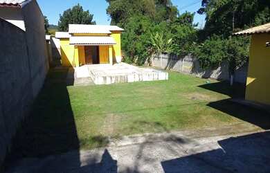 Imagem: A casa em condomínio possui 4 Dormitórios, 2 Banheiros, 3