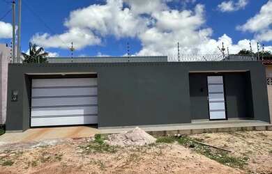 Imagem: A casa possui 2 Dormitórios, 3 Banheiros, 3 Vagas na garagem