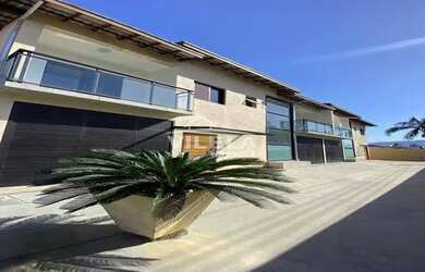 Imagem: A casa possui 2 Dormitórios, 2 Banheiros, 2 Vagas na garagem