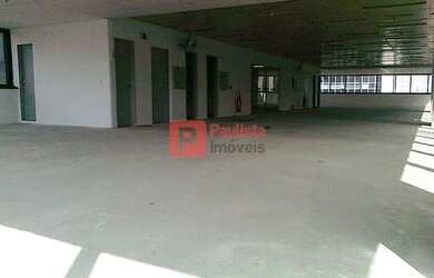 Imagem: O depósito possui 5 Vagas na garagem, 404m² de Área e está