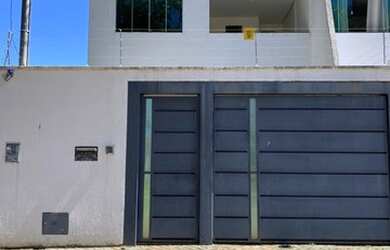 Imagem: A casa possui 3 Dormitórios, 4 Banheiros, 2 Vagas na garagem