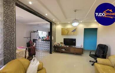 Imagem: A casa possui 3 Dormitórios, 2 Banheiros, 5 Vagas na garagem