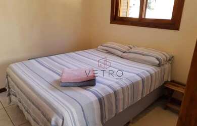 Imagem: A casa possui 5 Dormitórios, 3 Banheiros, 4 Vagas na garagem