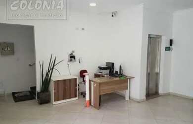 Imagem: O depósito possui 2 Vagas na garagem, 519m² de Área e está