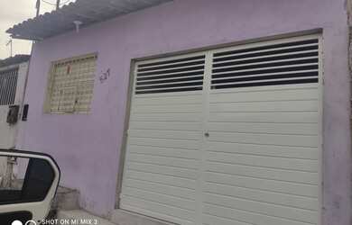 Imagem: A casa possui 3 Dormitórios, 2 Banheiros, 142m² de Área e