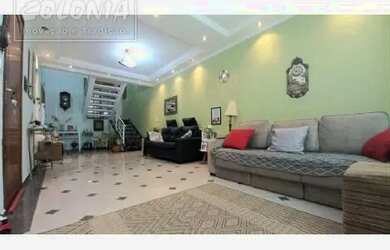 Imagem: A casa possui 4 Dormitórios, 4 Banheiros, 5 Vagas na garagem