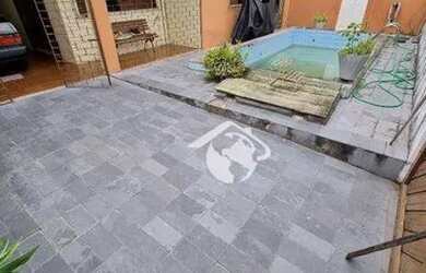 Imagem: A casa possui 3 Dormitórios, 2 Banheiros, 4 Vagas na garagem