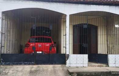 Imagem: A casa possui 2 Dormitórios, 2 Banheiros, 1 Vaga na garagem