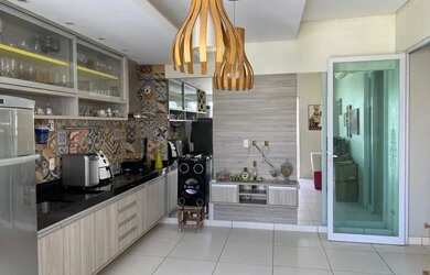 Imagem: A casa possui 3 Dormitórios, 3 Banheiros, 3 Vagas na garagem