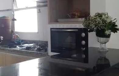 Imagem: O apartamento possui 2 Dormitórios, 1 Banheiro, 1 Vaga na garagem