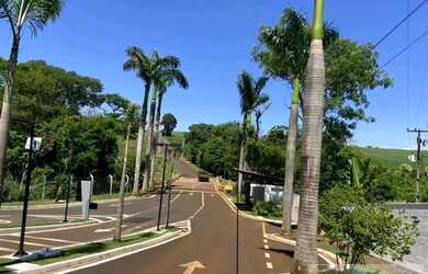 Imagem: A casa em condomínio possui 3 Dormitórios, 3 Banheiros, 5
