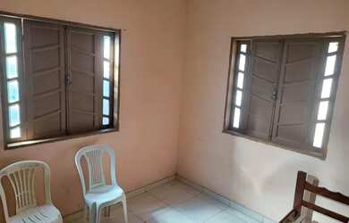 Imagem: A casa possui 2 Dormitórios, 2 Banheiros, 3 Vagas na garagem