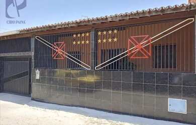 Imagem: A casa possui 5 Dormitórios, 3 Banheiros, 2 Vagas na garagem