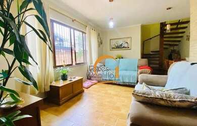 Imagem: A casa possui 2 Dormitórios, 1 Banheiro, 2 Vagas na garagem