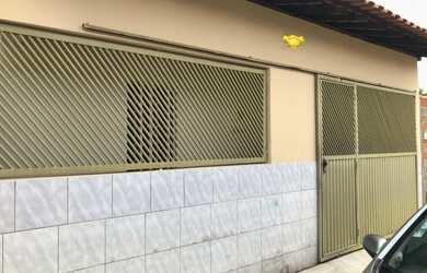 Imagem: A casa possui 3 Dormitórios e está localizado em Promorar