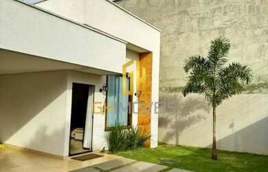 Imagem: A casa possui 3 Dormitórios, 2 Banheiros, 4 Vagas na garagem