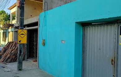 Imagem: A casa possui 2 Dormitórios, 2 Banheiros, 2 Vagas na garagem