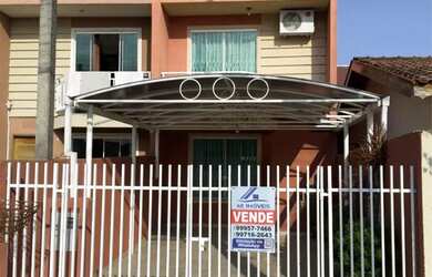 Imagem: A casa possui 3 Dormitórios, 2 Banheiros, 2 Vagas na garagem