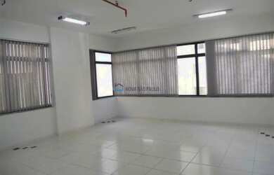 Imagem: O depósito possui 1 Vaga na garagem, 36m² de Área e está