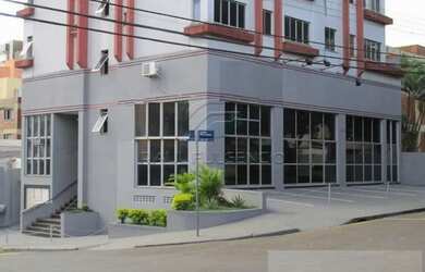 Imagem: O depósito possui 5 Vagas na garagem, 600m² de Área e está