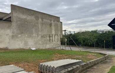 Imagem: O terreno possui 205m² de Área, Imóvel novo e está localizado