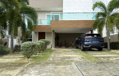 Imagem: A casa em condomínio possui 4 Dormitórios, 5 Banheiros, 2