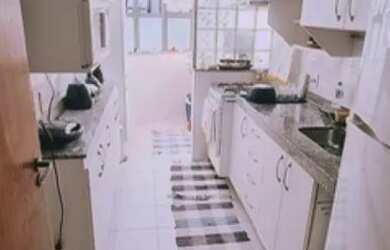 Imagem: O apartamento possui 3 Dormitórios, Acomodam 8 pessoas, 2 Vagas