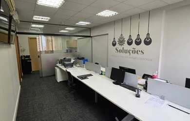 Imagem: O apartamento possui 5 Dormitórios, 2 Banheiros, 2 Vagas na