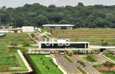 Imagem: O terreno possui 641m² de Área, Imóvel novo e está localizado