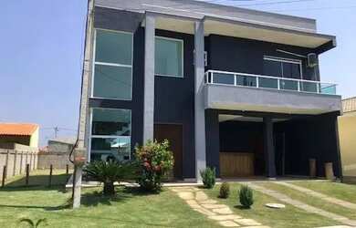 Imagem: A casa em condomínio à venda possui 4 Dormitórios, 3 Banheiros