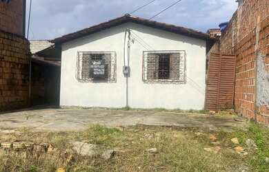 Imagem: A casa possui 2 Dormitórios, 1 Banheiro, 1 Vaga na garagem