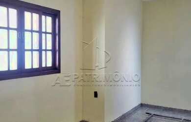 Imagem: A casa possui 2 Dormitórios, 1 Banheiro, 1 Vaga na garagem