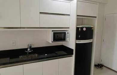 Imagem: O apartamento possui 2 Dormitórios, 1 Banheiro, 1 Vaga na garagem