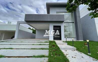 Imagem: A casa em condomínio possui 3 Dormitórios, 1 Banheiro, 2 Vagas