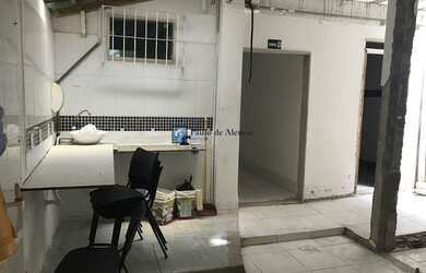 Imagem 7: Loja com 452m localizada na Rua 15 de Novembro, ao lado do Cart rio Eleitoral...