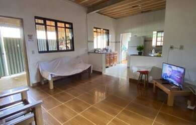 Imagem: A casa possui 3 Dormitórios, 3 Banheiros, 400m² de Área e