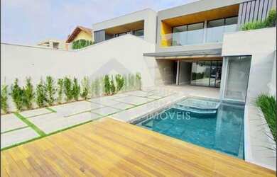 Imagem: A casa em condomínio possui 5 Dormitórios, 5 Banheiros, 4