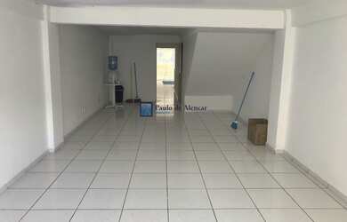 Imagem 12: Loja com 452m localizada na Rua 15 de Novembro, ao lado do Cart rio Eleitoral...