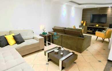 Imagem: A casa possui 4 Dormitórios, 3 Banheiros, 2 Vagas na garagem