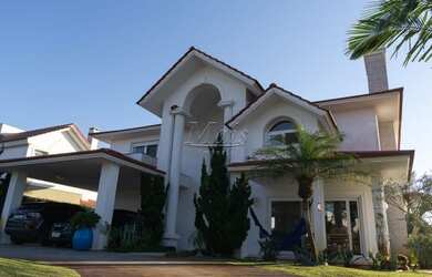 Imagem: A casa em condomínio possui 5 Dormitórios, 5 Banheiros, 2