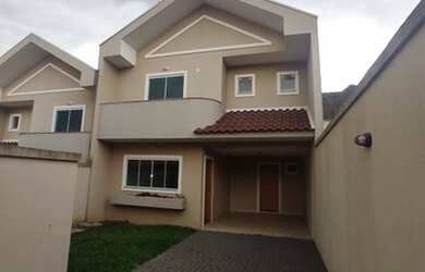 Imagem: A casa possui 3 Dormitórios, 2 Banheiros, 5 Vagas na garagem