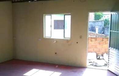 Imagem: A casa possui 1 Dormitório, 1 Banheiro, 1 Vaga na garagem