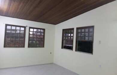 Imagem: A casa possui 2 Dormitórios, 1 Banheiro, 1 Vaga na garagem