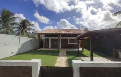 Imagem: A casa possui 4 Dormitórios, 3 Banheiros, 3 Vagas na garagem