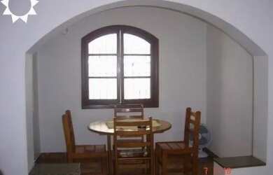 Imagem: A casa possui 3 Dormitórios, 1 Banheiro, 4 Vagas na garagem