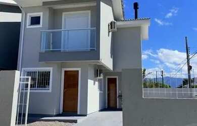 Imagem: A casa possui 2 Dormitórios, 2 Banheiros, 1 Vaga na garagem