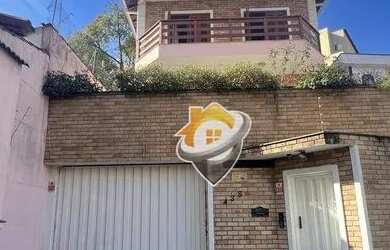 Imagem: A casa possui 3 Dormitórios, 3 Banheiros, 5 Vagas na garagem