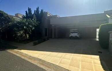 Imagem: A casa em condomínio possui 4 Dormitórios, 5 Banheiros, 5